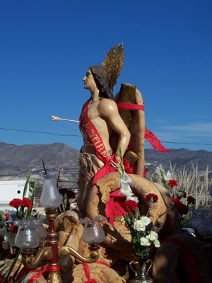 Imagen de San Sebastián durante la procesión.